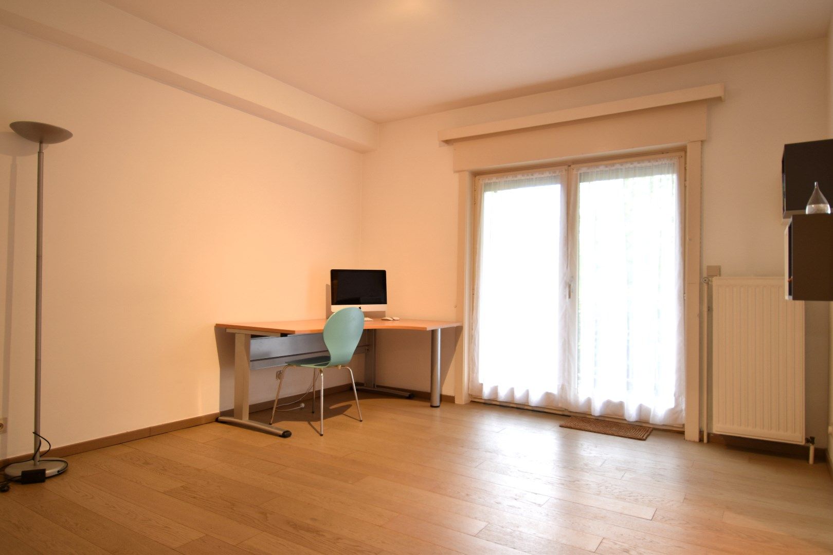 Instapklaar appartement met 2 slaapkamers, 2 terrassen en ruime kelderberging te koop centrum-Kortrijk foto 9