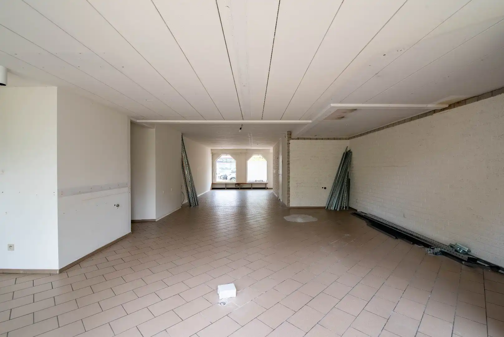 Veelzijdig Commercieel Gelijkvloers in de Dorpskern van Zandhoven foto 4