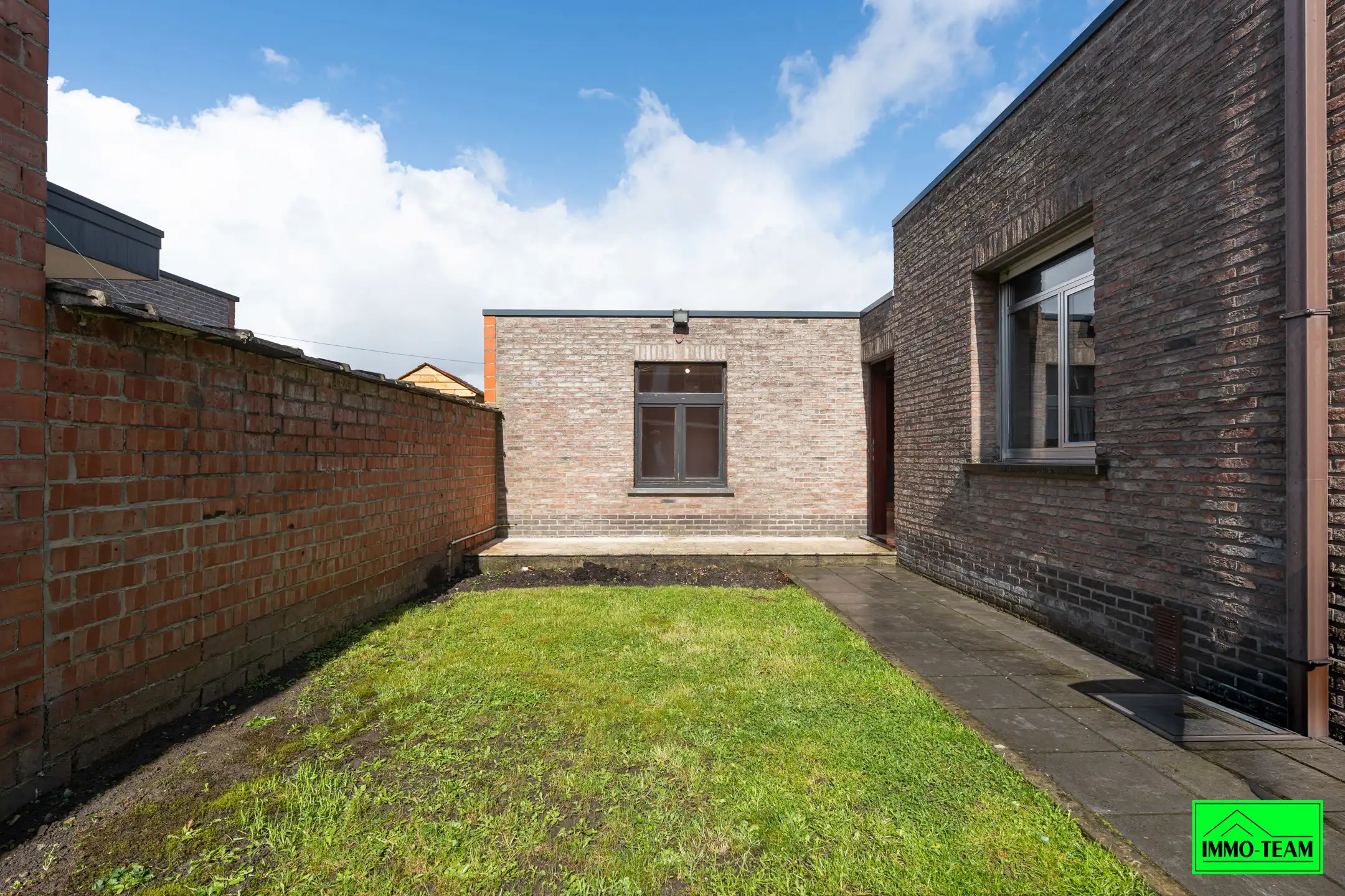 Deels gerenoveerde gezinswoning met potentieel  foto 23