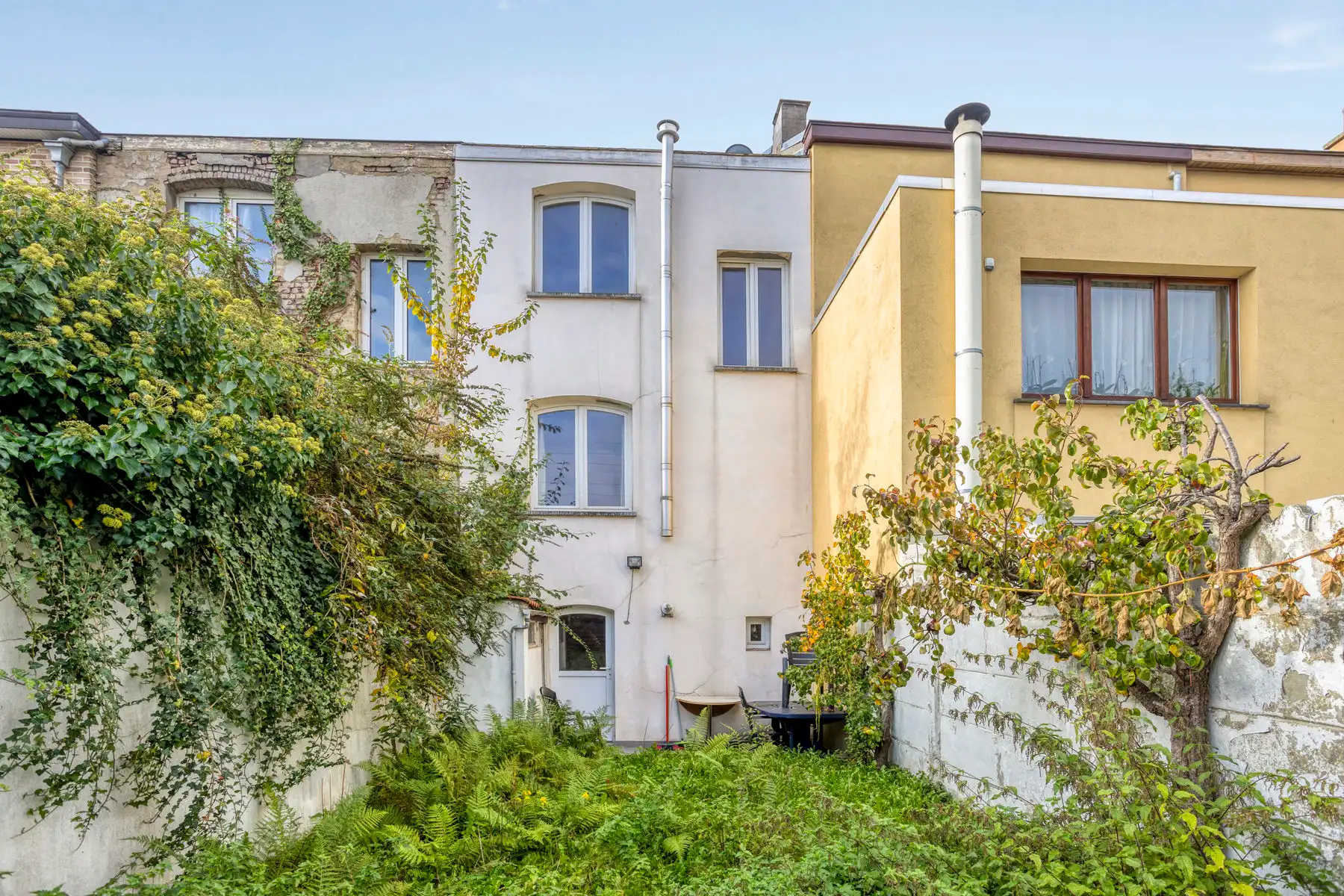 Te renoveren woning met zeer goede ligging! foto 4