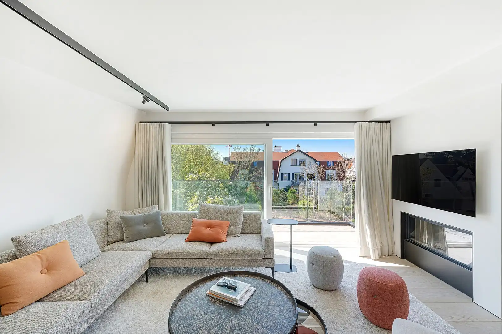 Zonnig gerenoveerd appartement met zuidwest gericht terras en open zicht op wandelafstand van het strand in hartje Zoute. foto 7