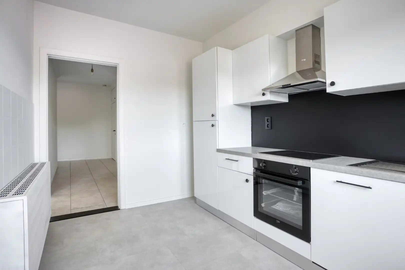 Ruim appartement met bovenliggende studio en garage foto 6
