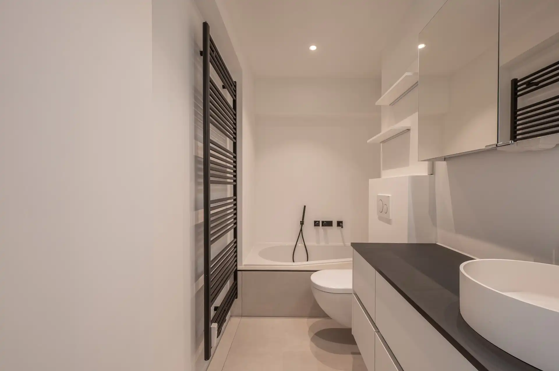 Ruim, gerenoveerd appartement met zonneterras en zijdelings zeezicht. foto 12