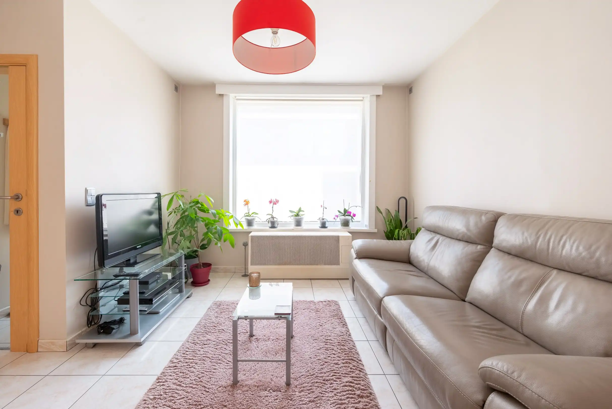 Verzorgde instapklare woning met 3 slaapkamers en dubbele garage! foto 2