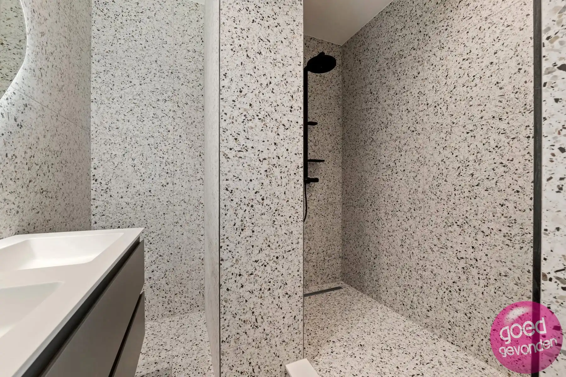 NIEUW APP - 1of2 SLK - TERRAS - KELDER - CENTRUM - GEEN BTW foto 14