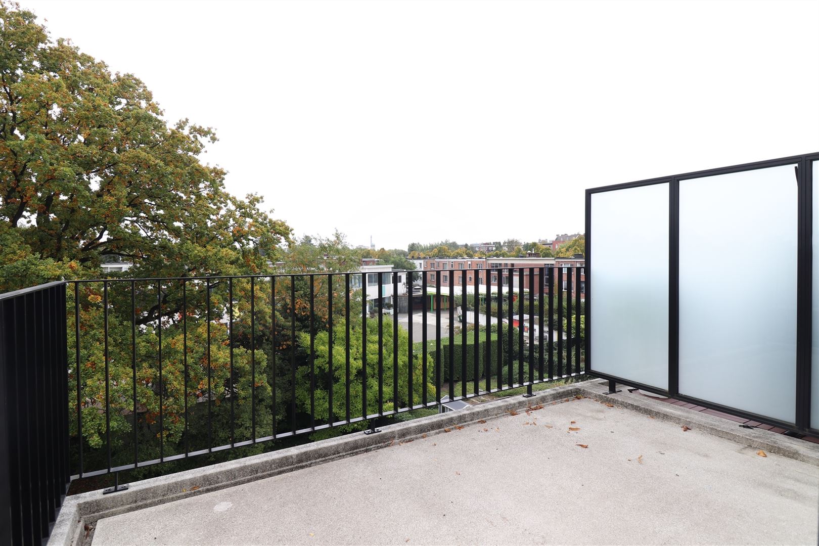 Modern appartement met terras en parking  foto 19
