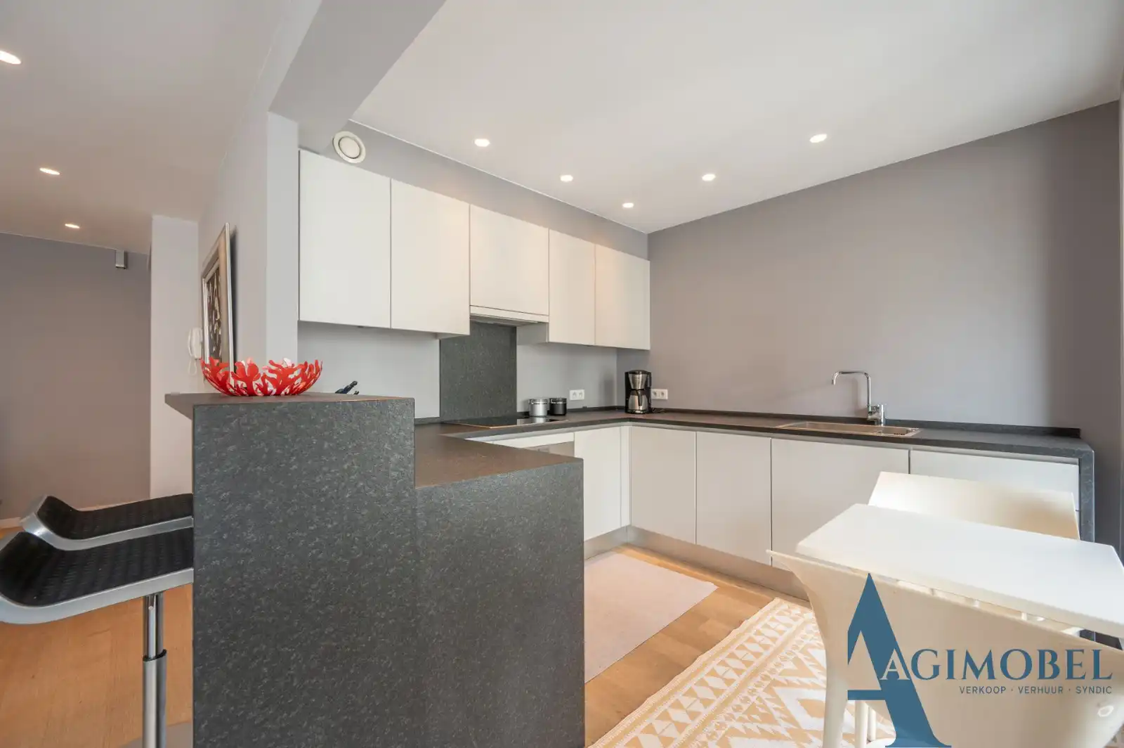 Eigentijds en perfect afgewerkt 2-slaapkamerappartement op toplocatie in Knokke. foto 5