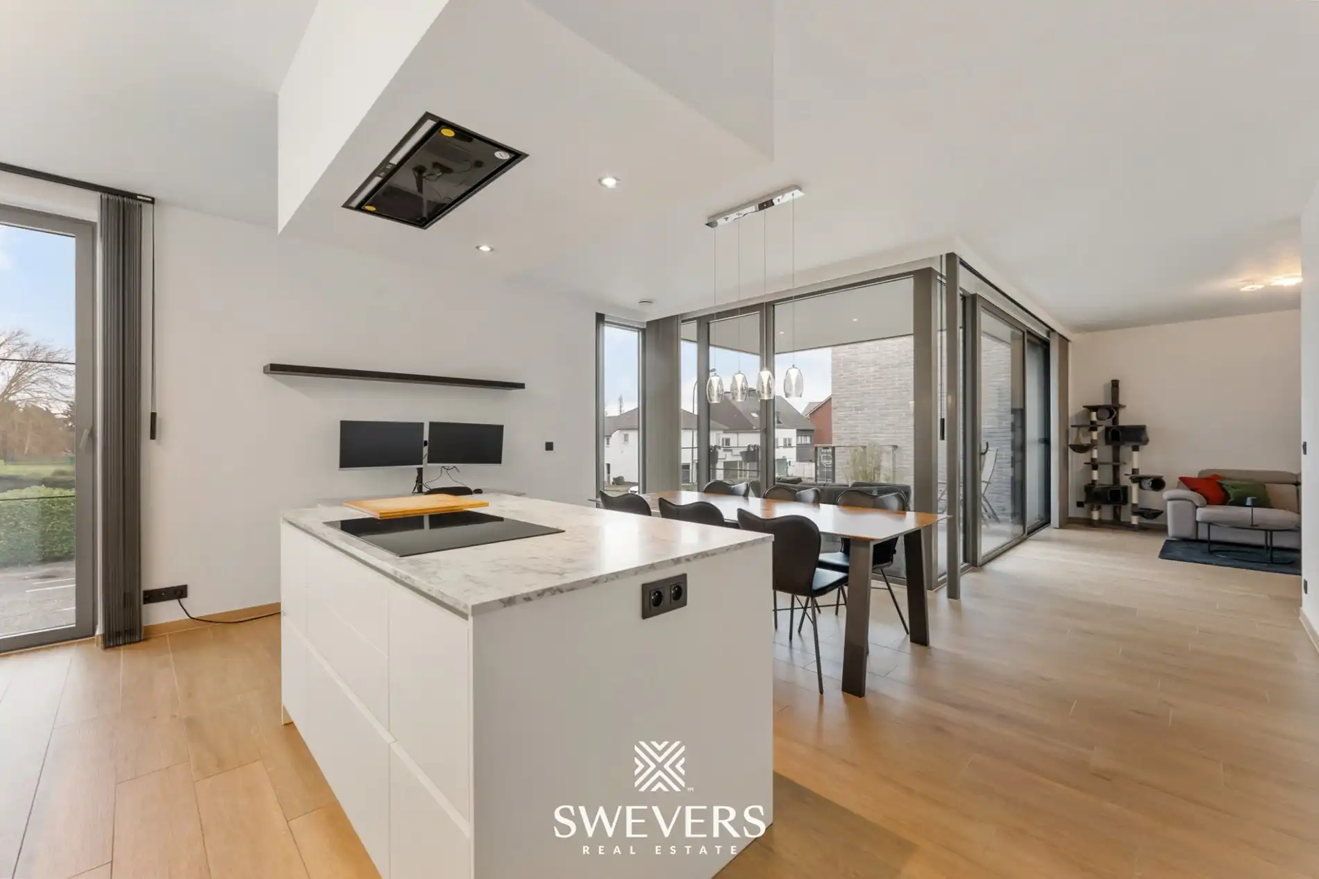 Trendy woning met 2 slpk, 2 bergingen en leuk terras (O) vlakbij centrum Zonhoven foto 2