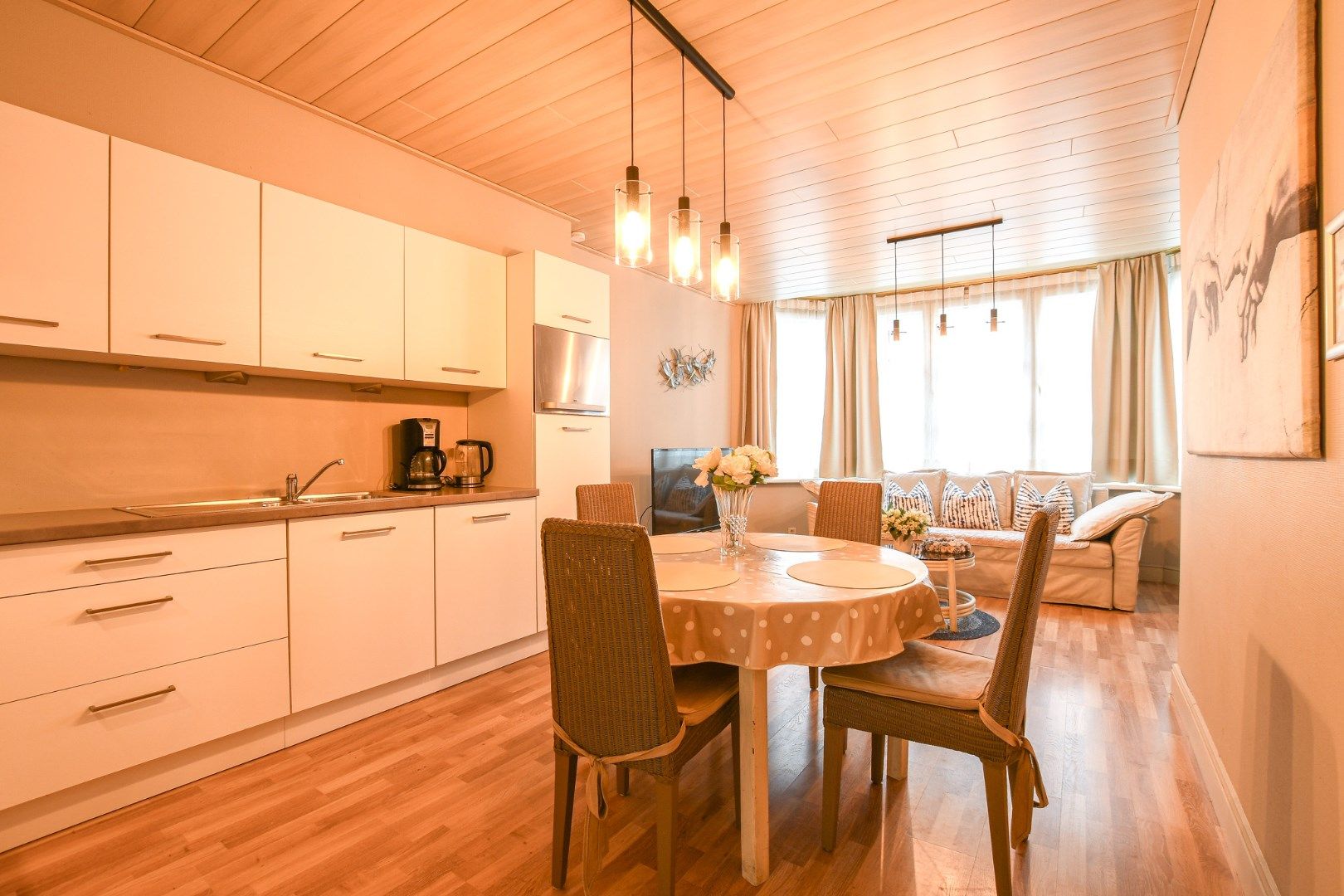 Opbrengsteigendom met 2 ruime appartementen en handelszaak op toplocatie! foto 7