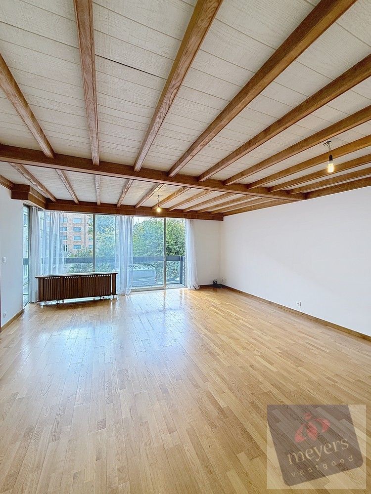 Ruim appartement met 2 slaapkamers en garage foto 4