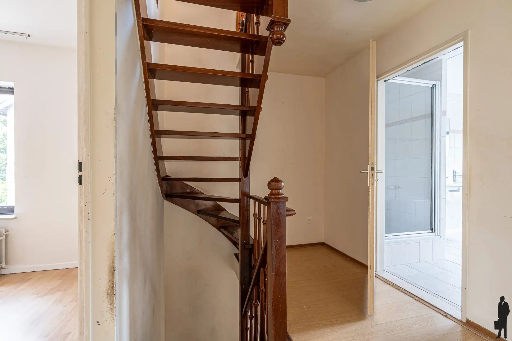Eengezinswoning in kindvriendelijke omgeving met 4 slaapkamers en ruime garage op een perceel van ca. 318 m²! foto 23