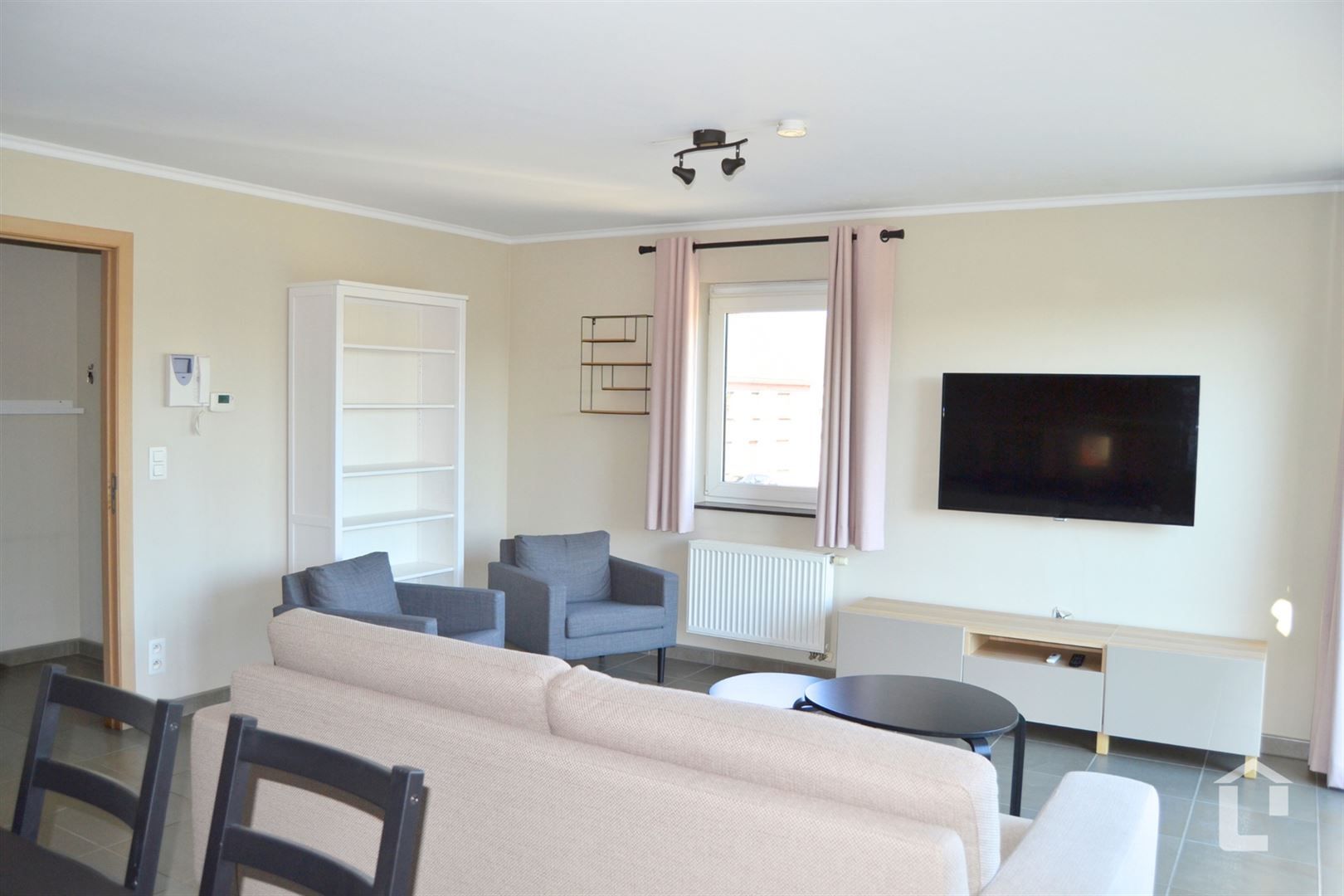 Recent 2-slaapkamer appartement met zonnig terras te Zingem foto 3