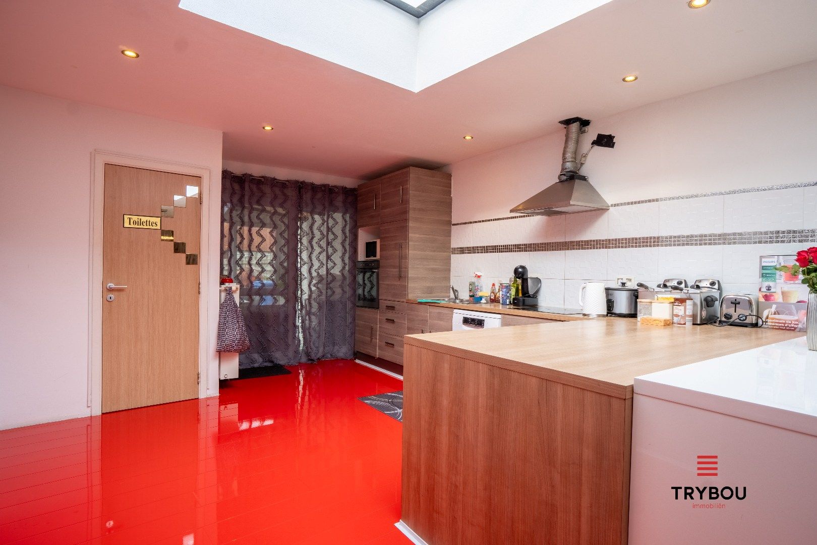 Rustig gelegen, volledig gerenoveerde woning met gezellige, onderhoudsvriendelijke tuin foto 9