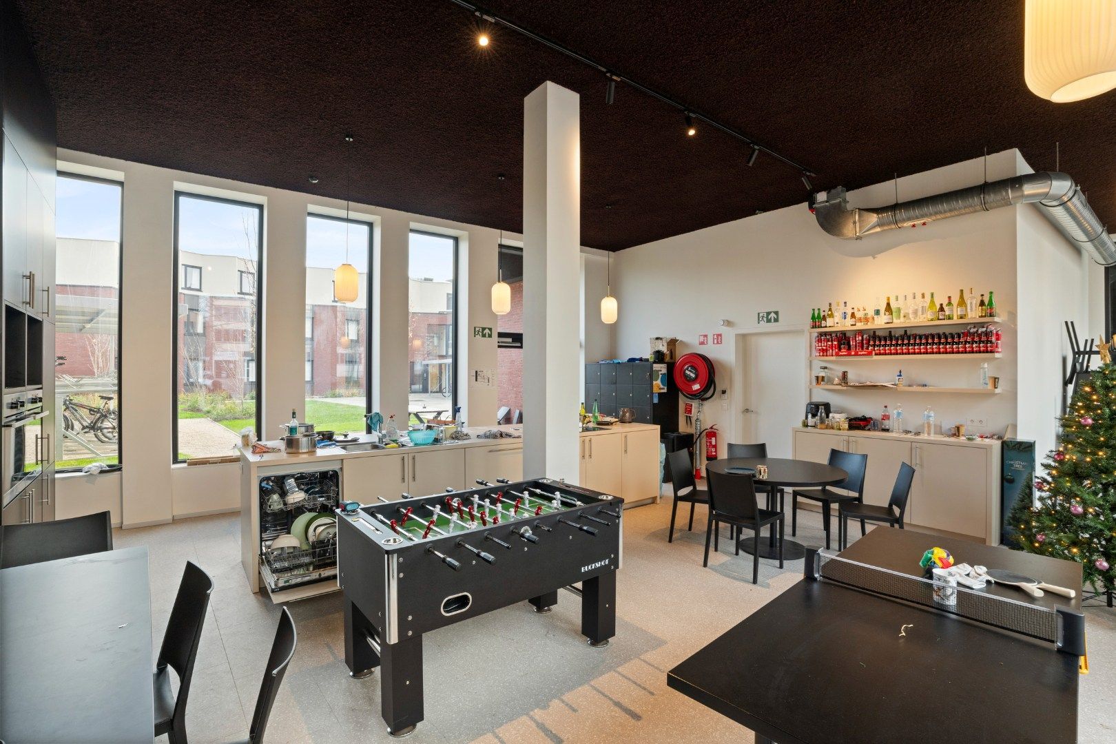 Gelijkvloerse nieuwbouwstudentenkamer met privébadkamer in hartje Kortrijk foto 14