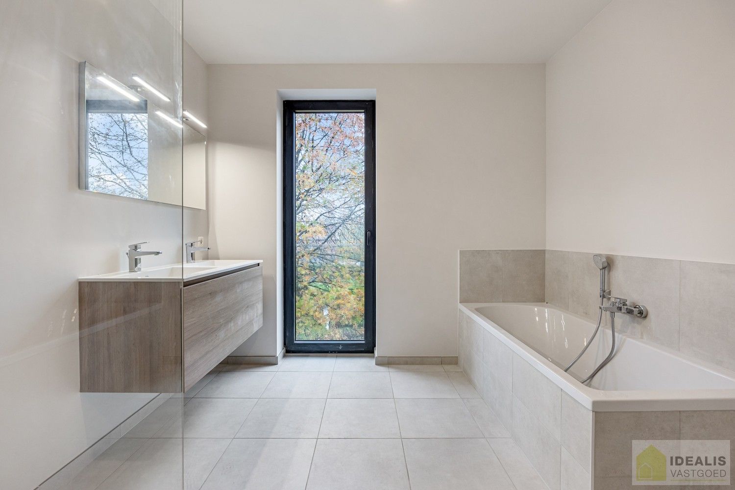 PRACHTIG INSTAPKLAAR NIEUWBOUWAPPARTEMENT MET AUTOSTAANPLAATS EN KELDERBERGING MIDDEN IN HARTJE LOMMEL, EEN AANGENAME LEEFRUIMTE MET OPEN KEUKEN EN AANSLUITEND AAN TERRAS, BERGRUIMTE, 2SLAAPKAMERS EN RUIME BADKAMER. foto 14