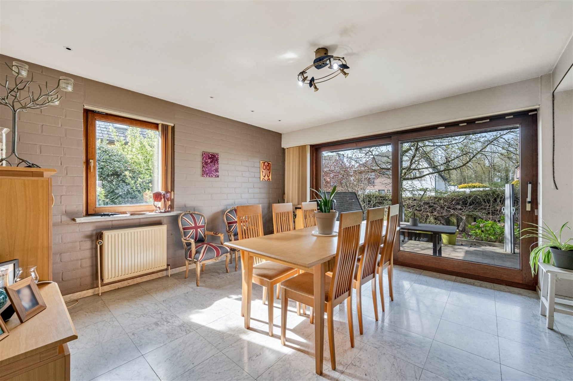 Ruime open bebouwing gelegen op verbindingsweg tussen Lede en Aalst foto 5