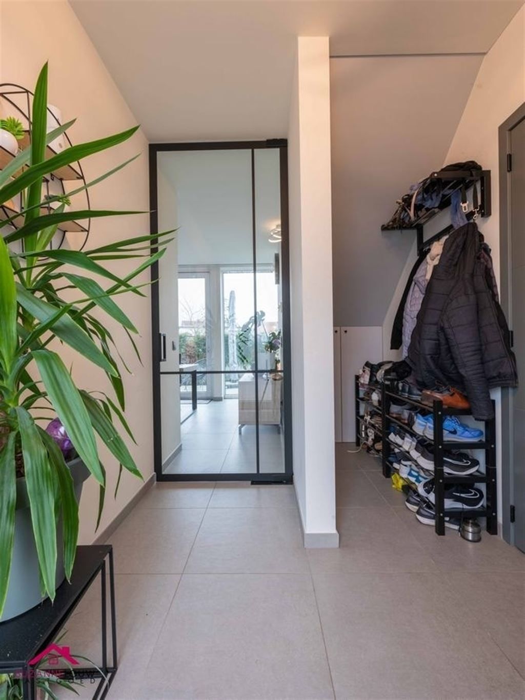 Half-vrijstaande, moderne nieuwbouwwoning foto 9
