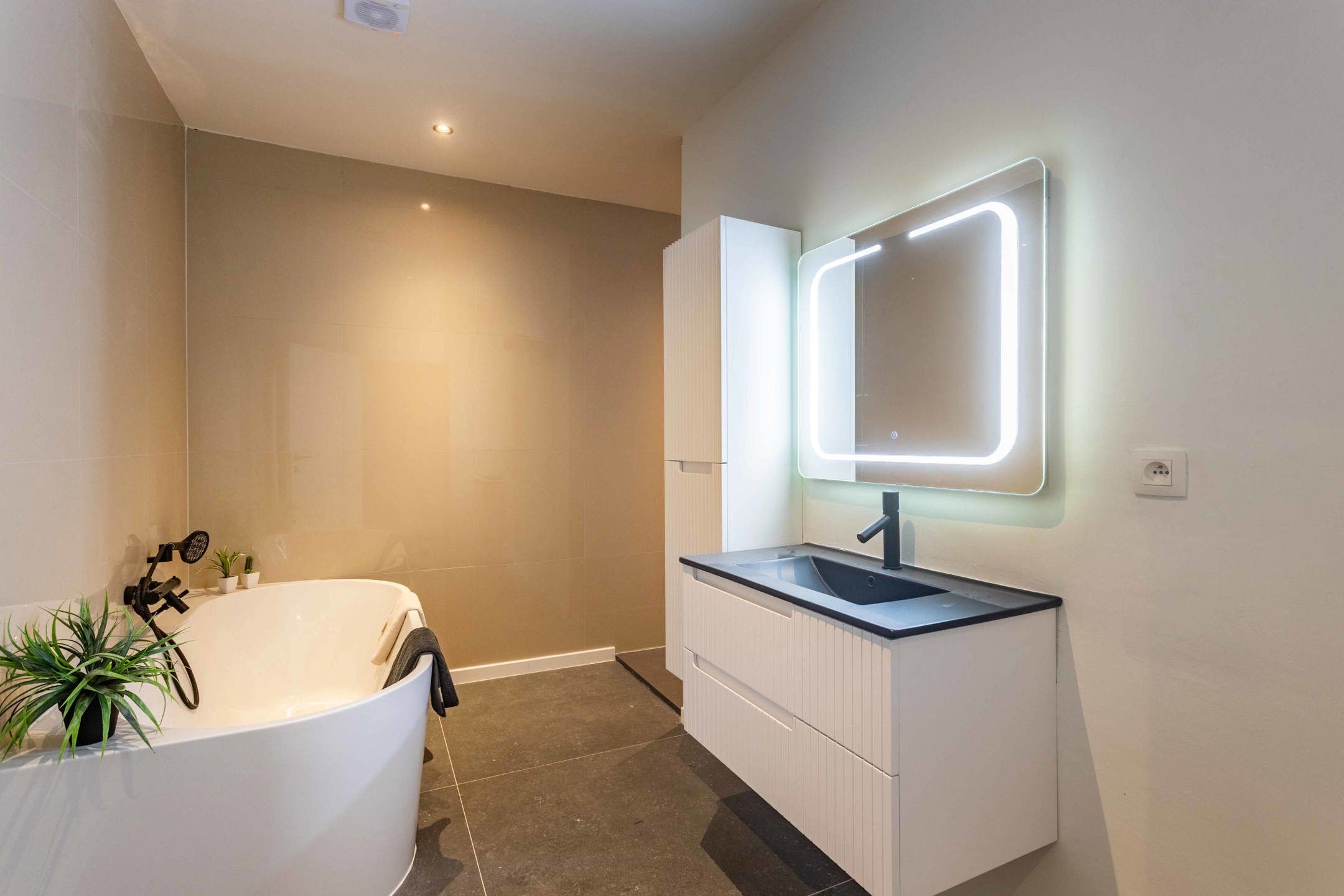 Energiezuinige, gerenoveerde woning met tuin nabij centrum foto 8