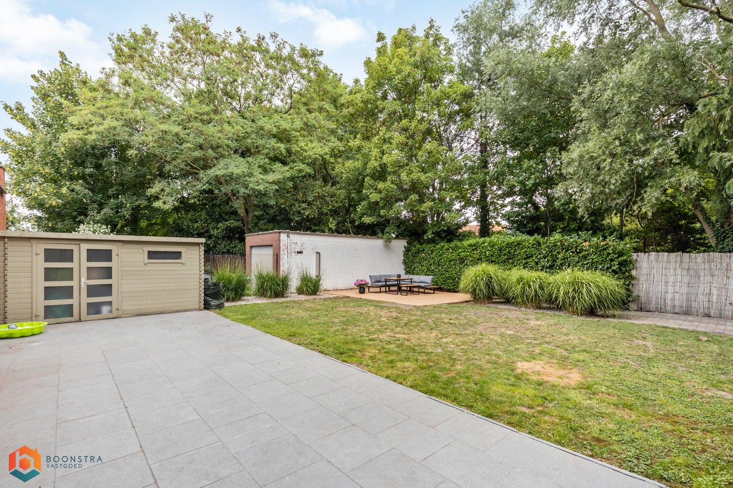 Gelijkvloers app. met 2 slpkrs, ruime tuin en garage foto 12