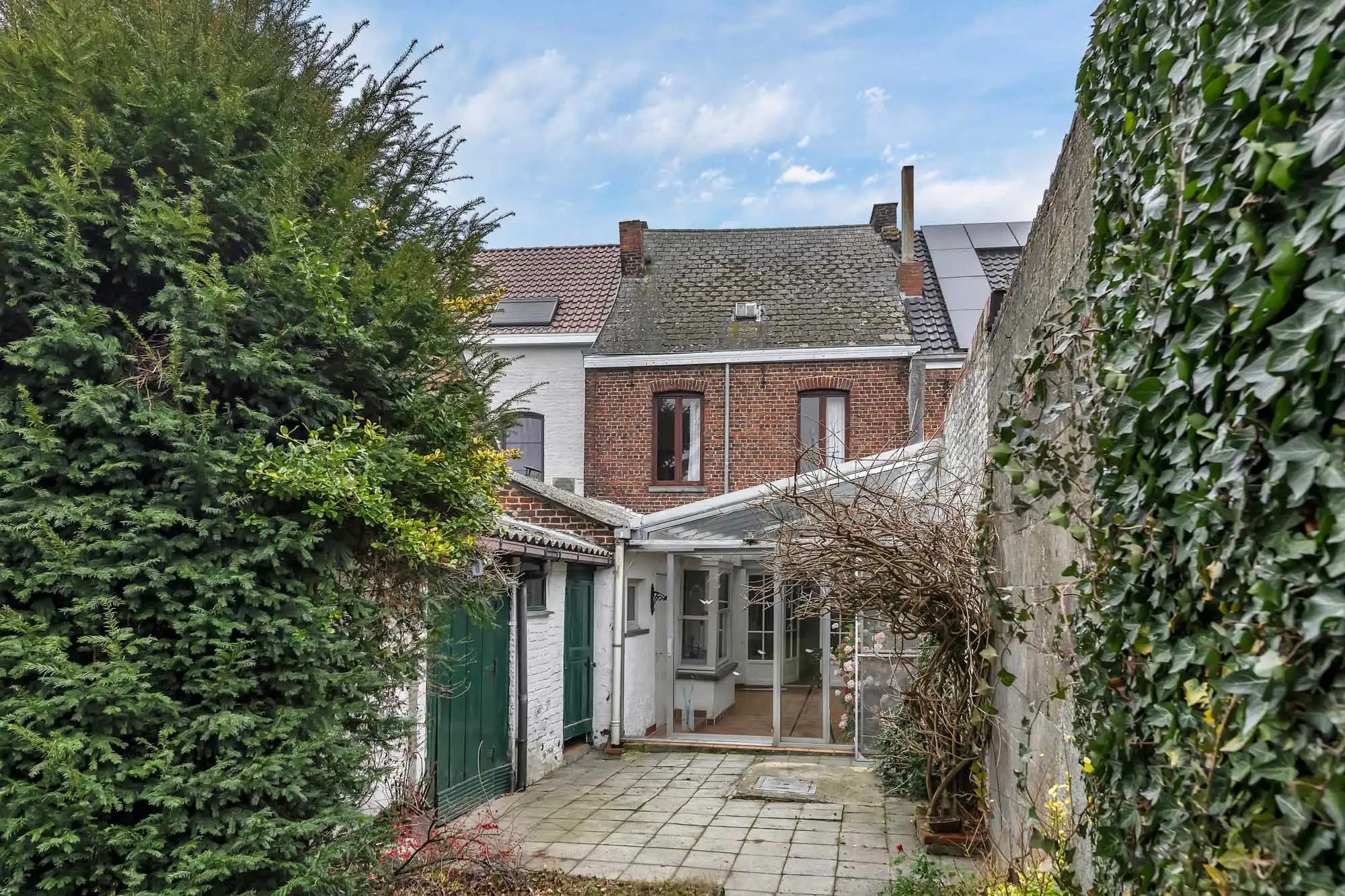 Charmante rijwoning met tuin en garage foto 17