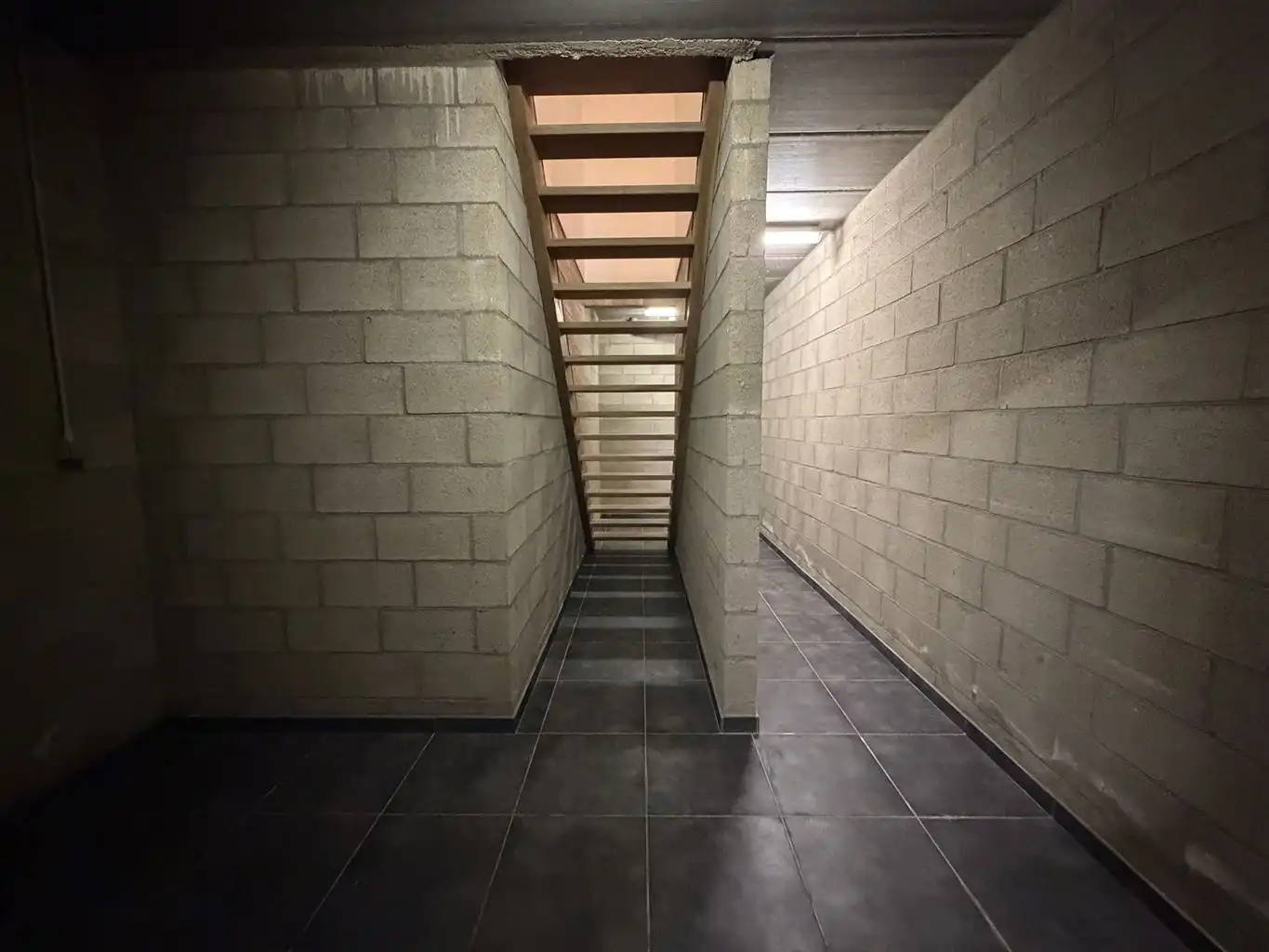 Instapklare stadswoning met 3 slaapkamers, aparte garage en tuintje. foto 20