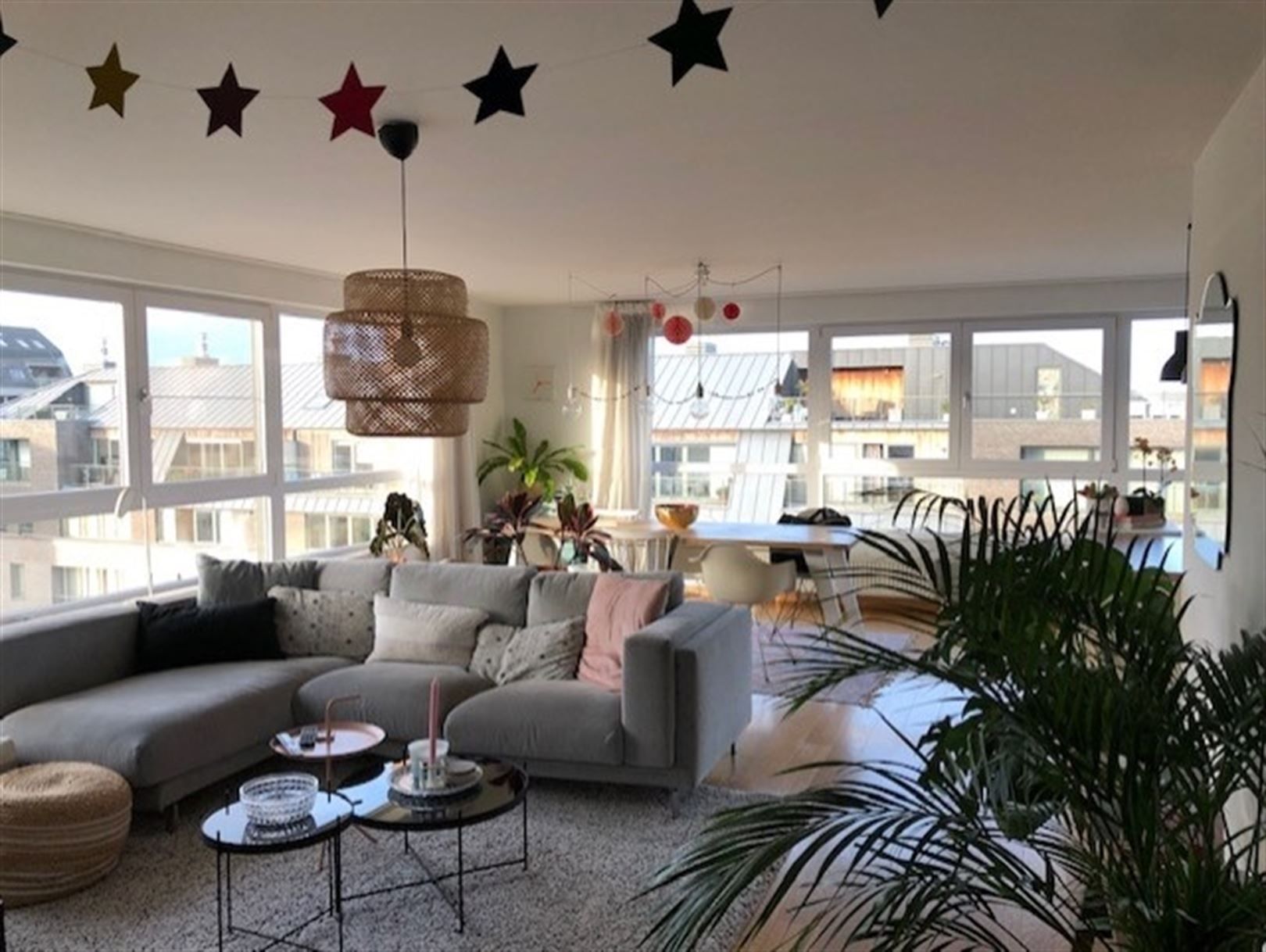 Licht hoekappartement met 2 slaapkamers, terras en parking foto {{pictureIndex}}