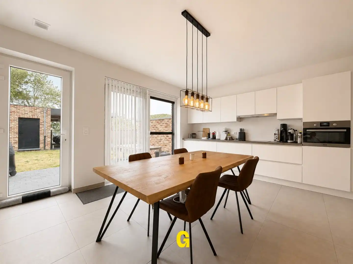 Knap afgewerkt gelijkvloersappartement met 2 slaapkamers, ruim terras en tuintje met tuinberging foto 8