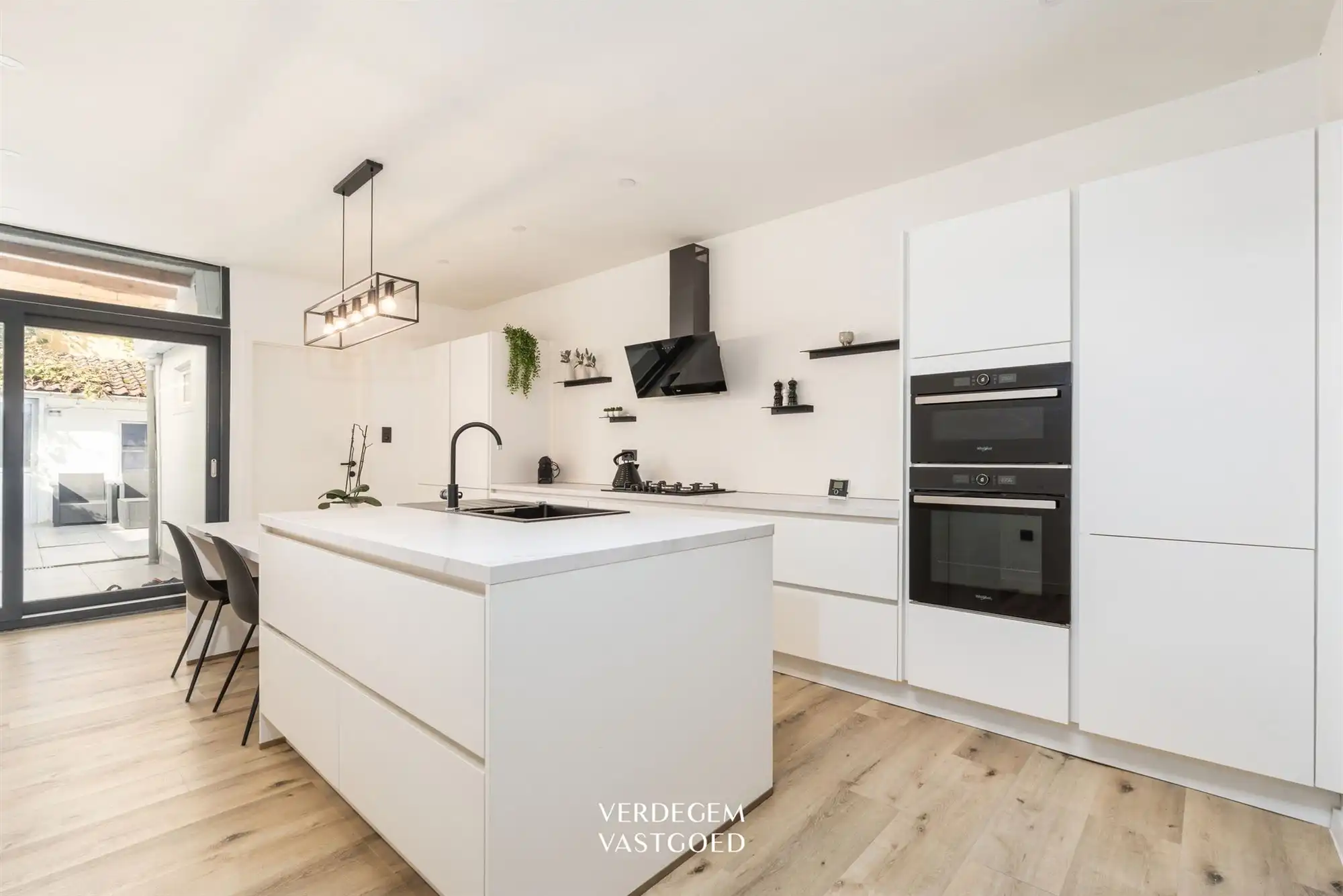 Instapklare en gezellige woning met 3 slaapkamers en fijne buitenplek foto 3