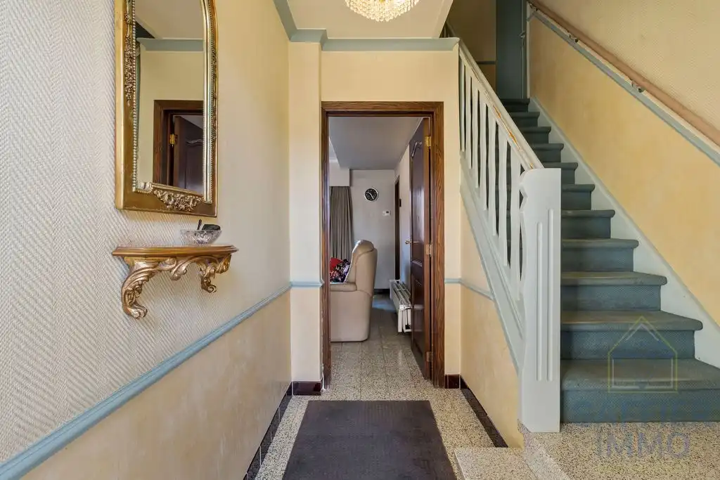 Ruime woning met 4 slaapkamers en grote tuin in het centrum van Ingelmunster foto 3