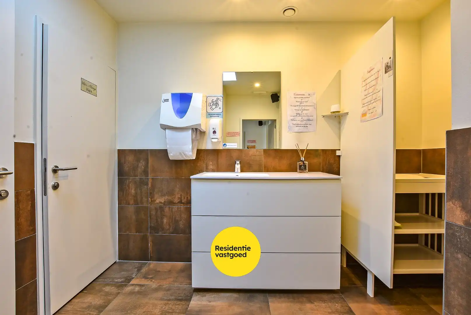 Restaurant 'De Haven' volledig gebouw met mogelijheden vlakbij de kaai gelegen op 313 m². foto 13