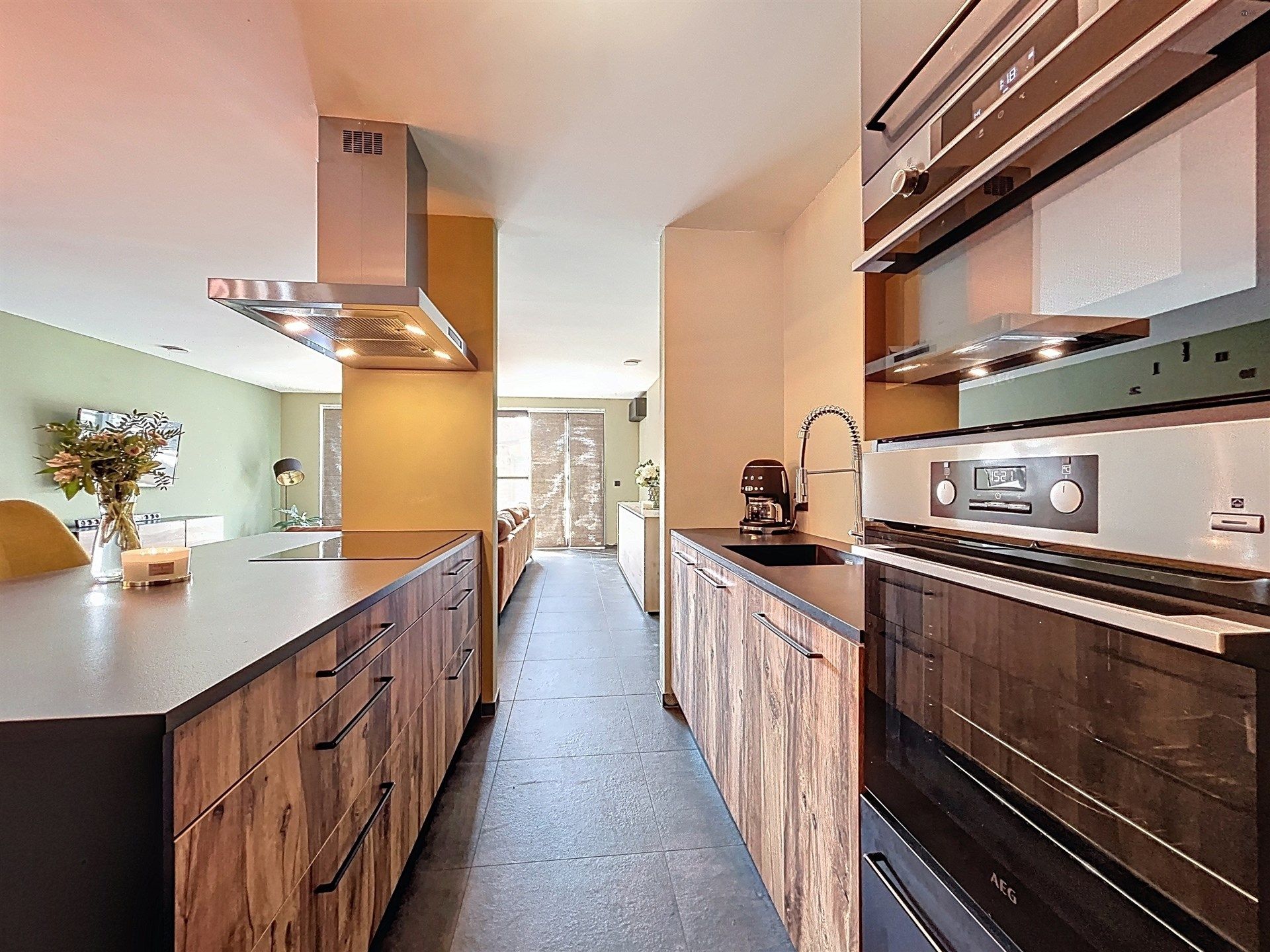 Ruime -BEN-woning met 4 slaapkamers met zuidwest tuin en overdekte carport op toplocatie foto 3