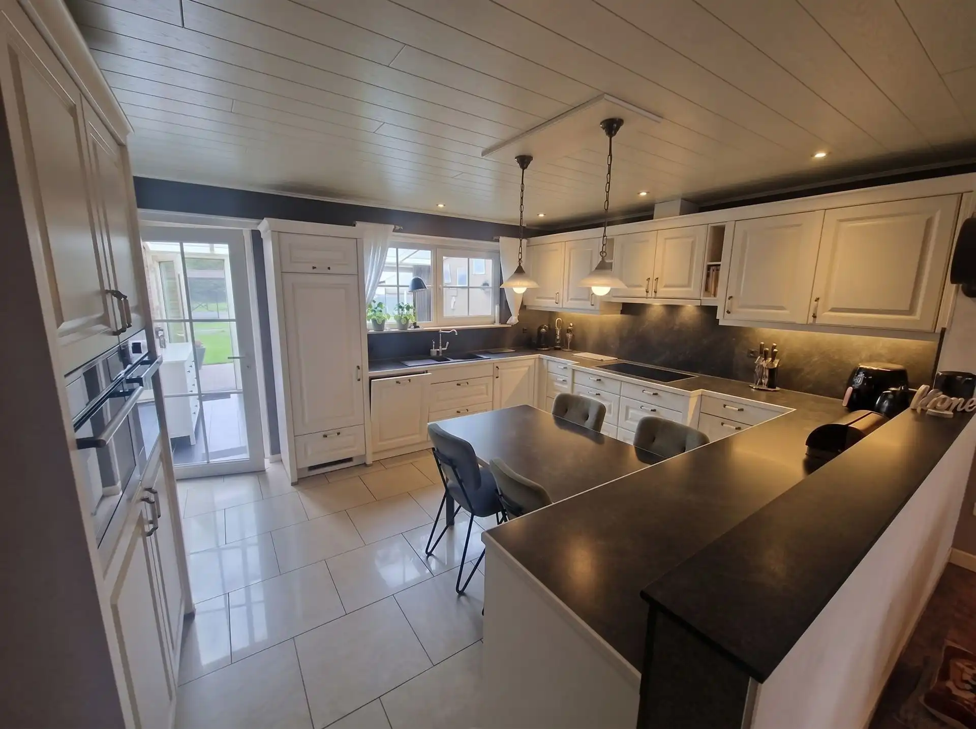 Instapklare, zeer verzorgde woning gelegen te Schriek, op de grens met Putte. foto 5