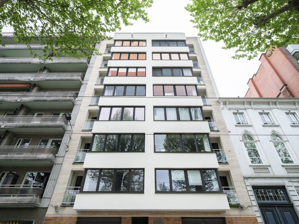 Instapklaar 2-slaapkamer appartement met een zicht over de Coupure foto 2