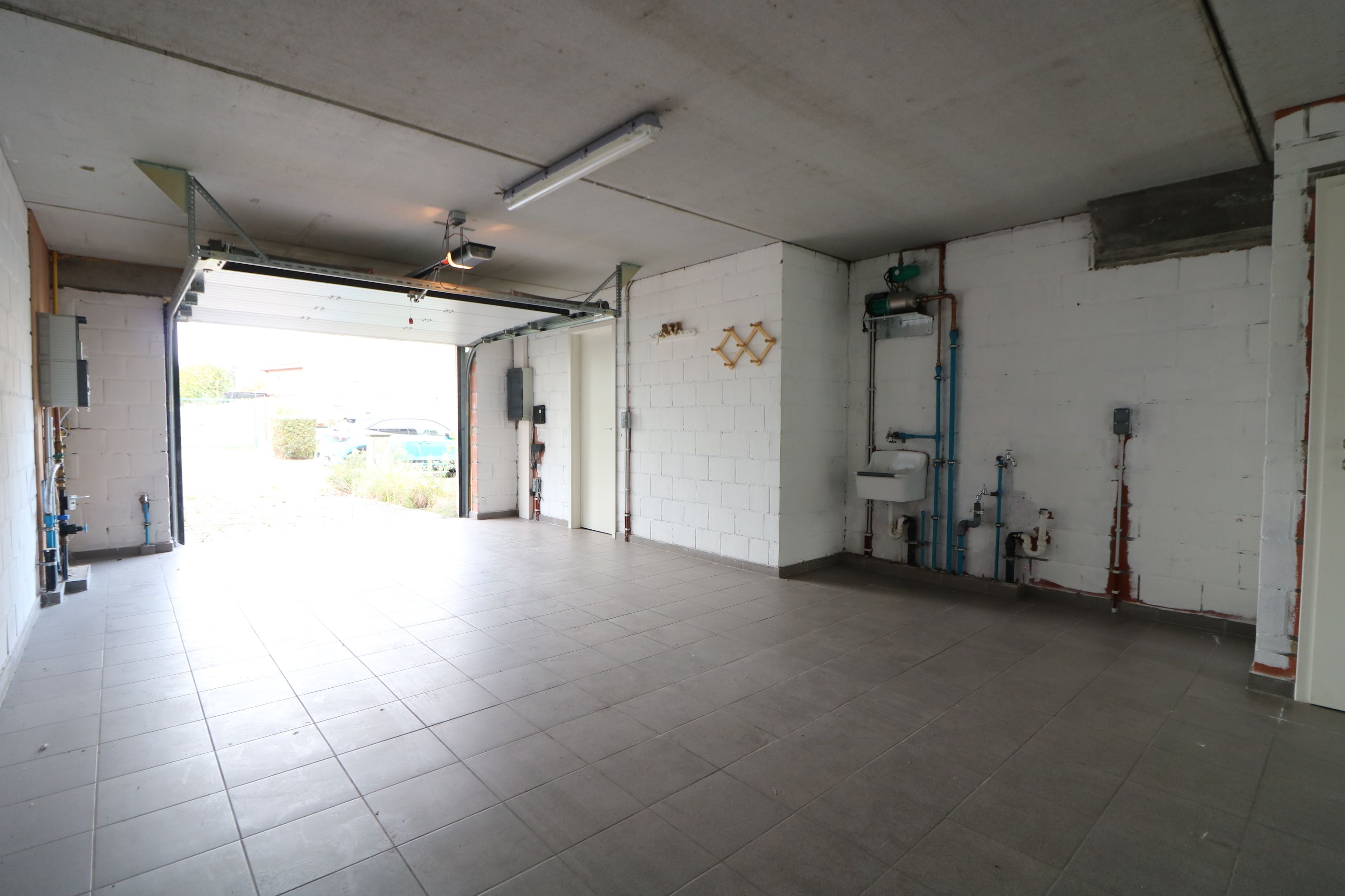 Recente ruime woning met 3 slaapkamers, dubbele garage en tuin foto 15