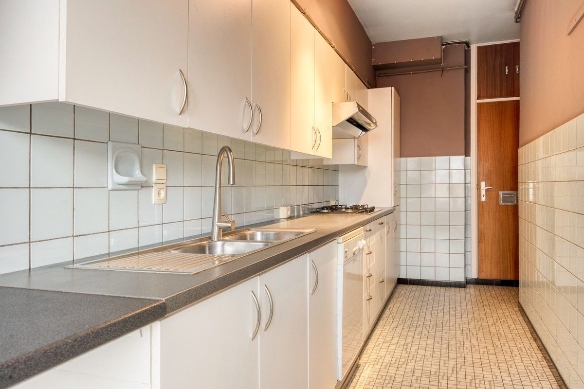 Goed onderhouden tweeslaapkamer appartement nabij station Gent-Sint-Pieters foto 5