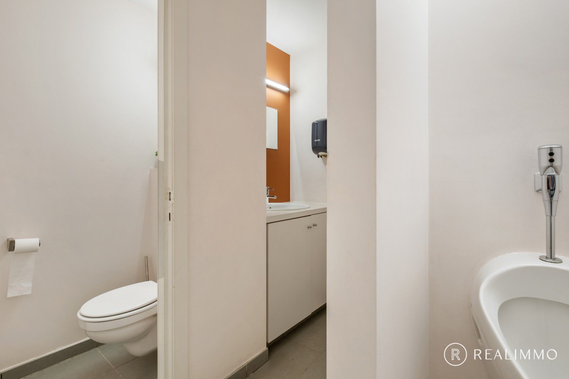 Toplocatie in Waregem – instapklaar handelspand met veel mogelijkheden foto 10
