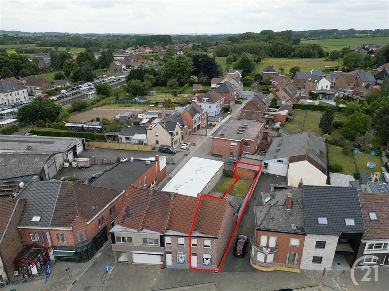 woning met tuin en garage in centrum Moerbeke foto {{pictureIndex}}