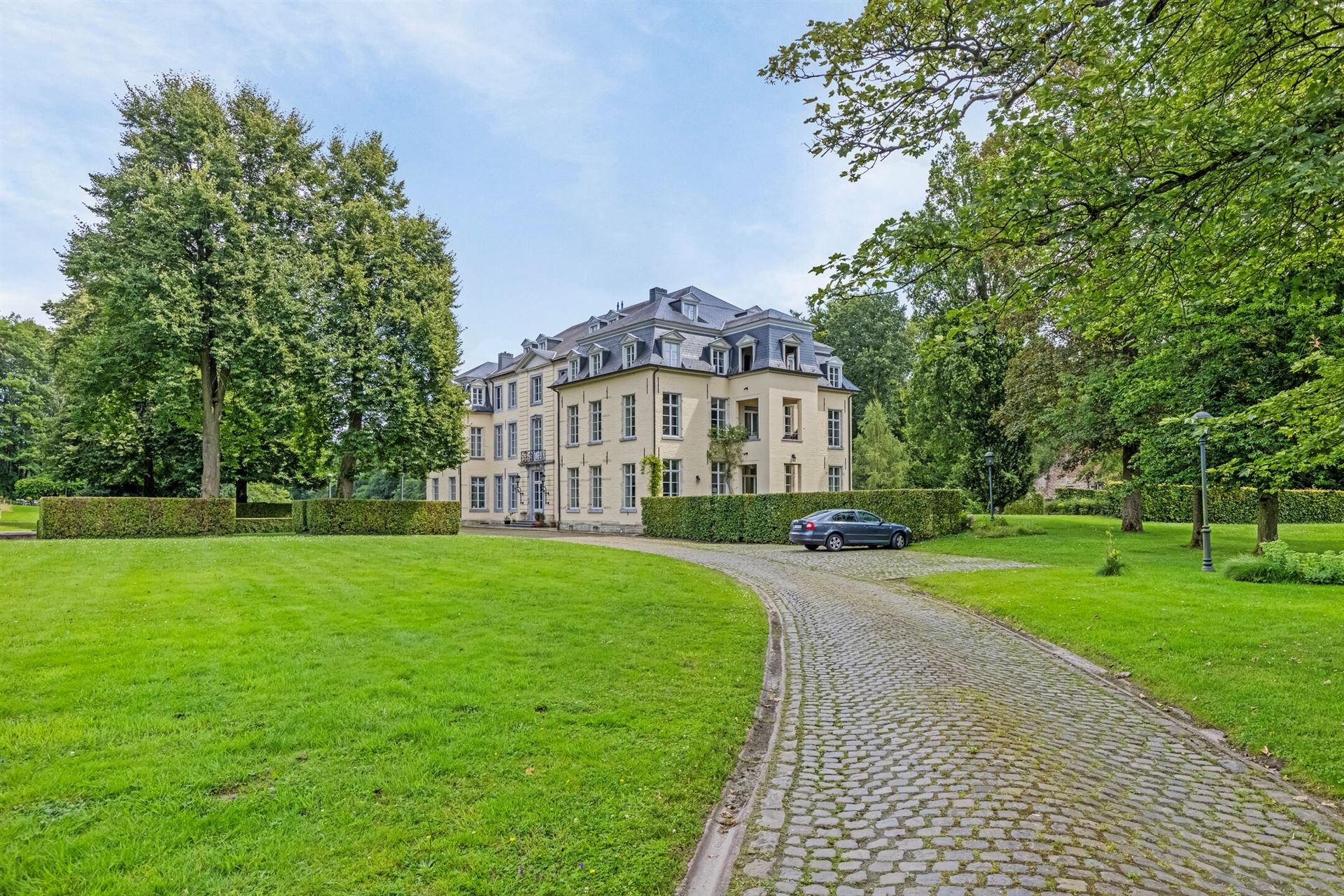 Prachtig gerenoveerde woning in het Kasteel van Neerijse foto 2