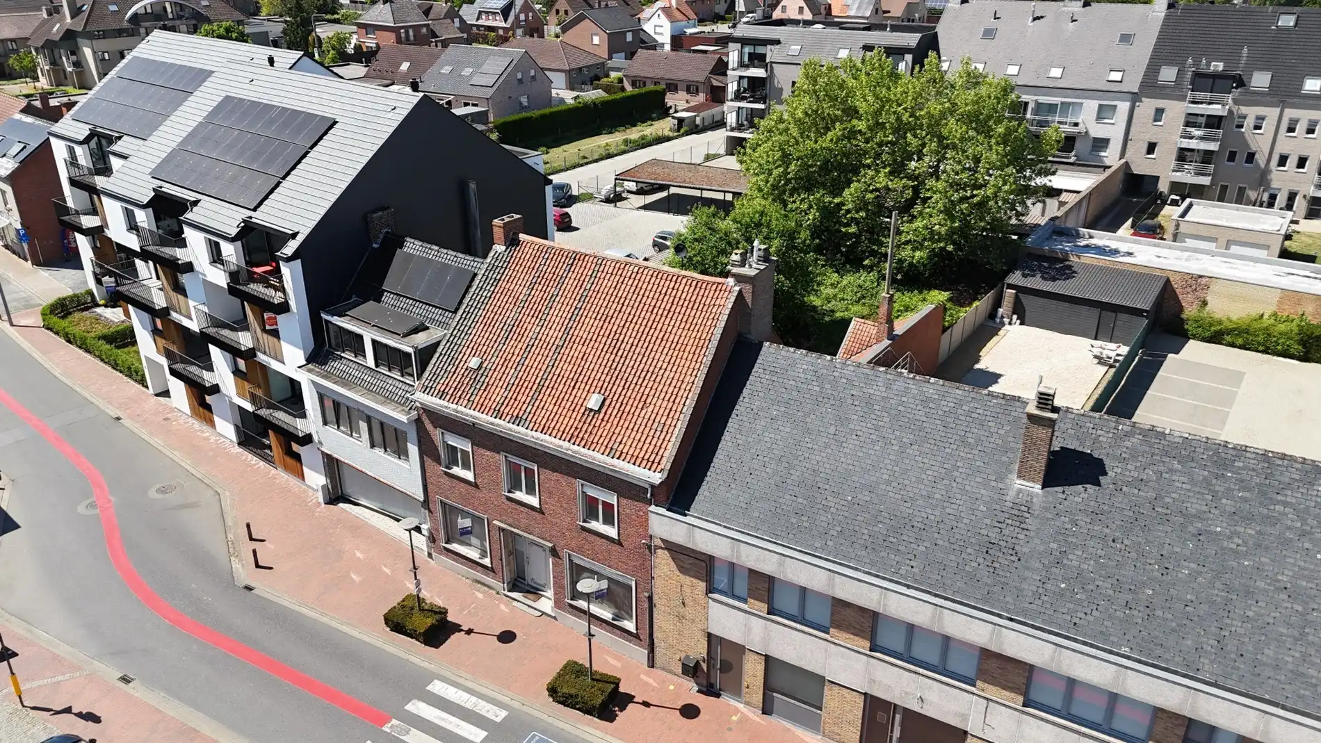 Hoofdfoto van de publicatie: Authentieke woning met tuin en garage in het rustige Ooigem