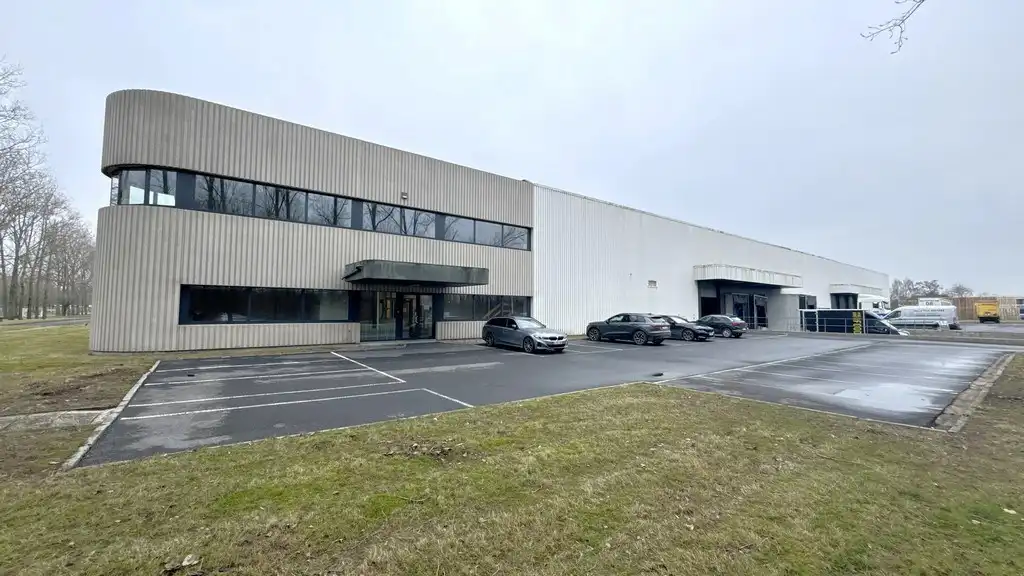 Logistiek bedrijfspand te huur nabij E19 in Mechelen-Noord foto {{pictureIndex}}