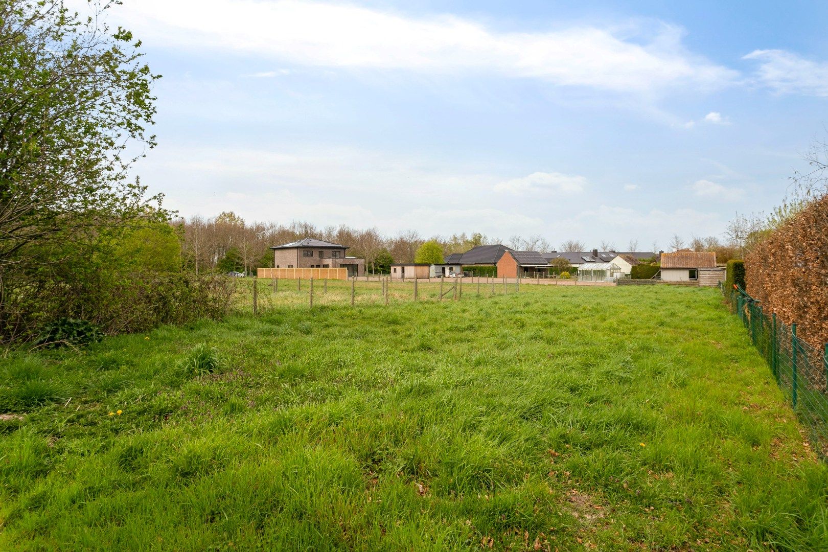 Zonnig perceel bouwgrond naast het Lozerbos foto 3