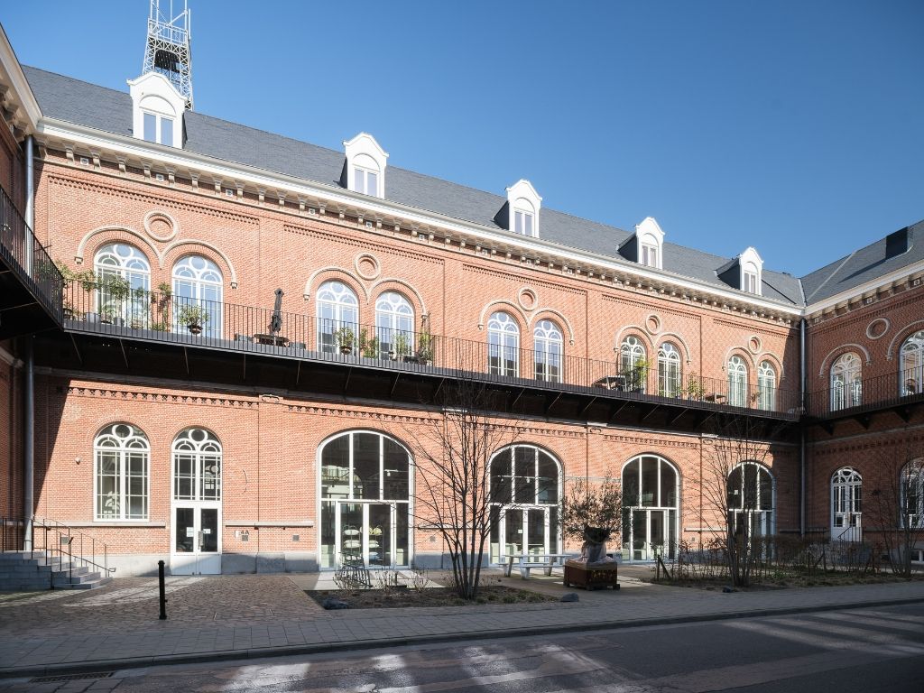 Indrukwekkende handelsruimte op een steenworp van het Gravensteen foto 4