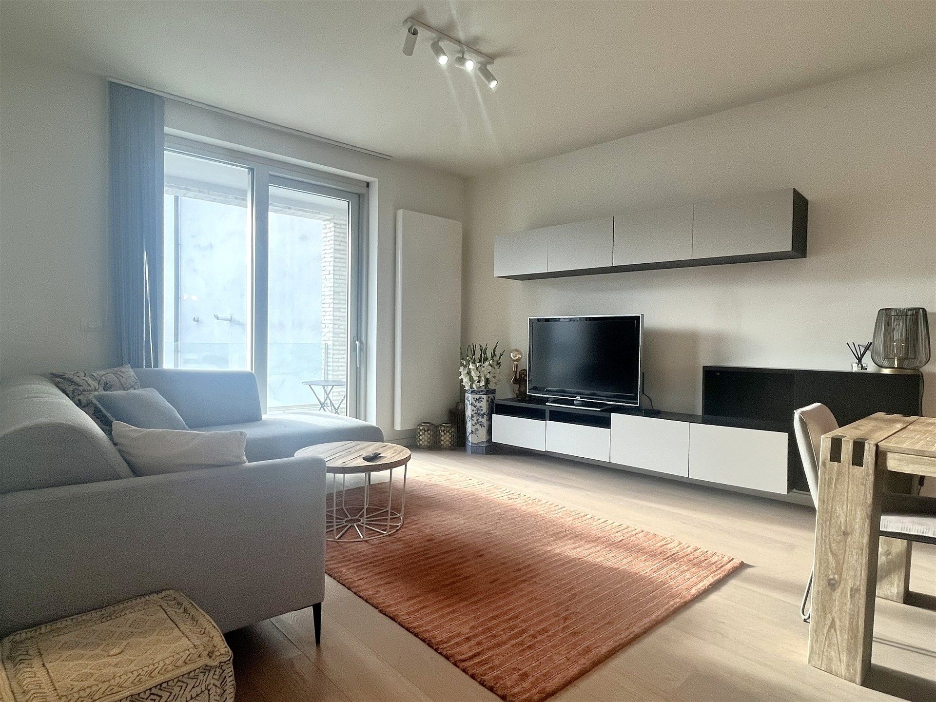 licht appartement met 1 slaapkamer en terras nabij 't Zuid! foto 3