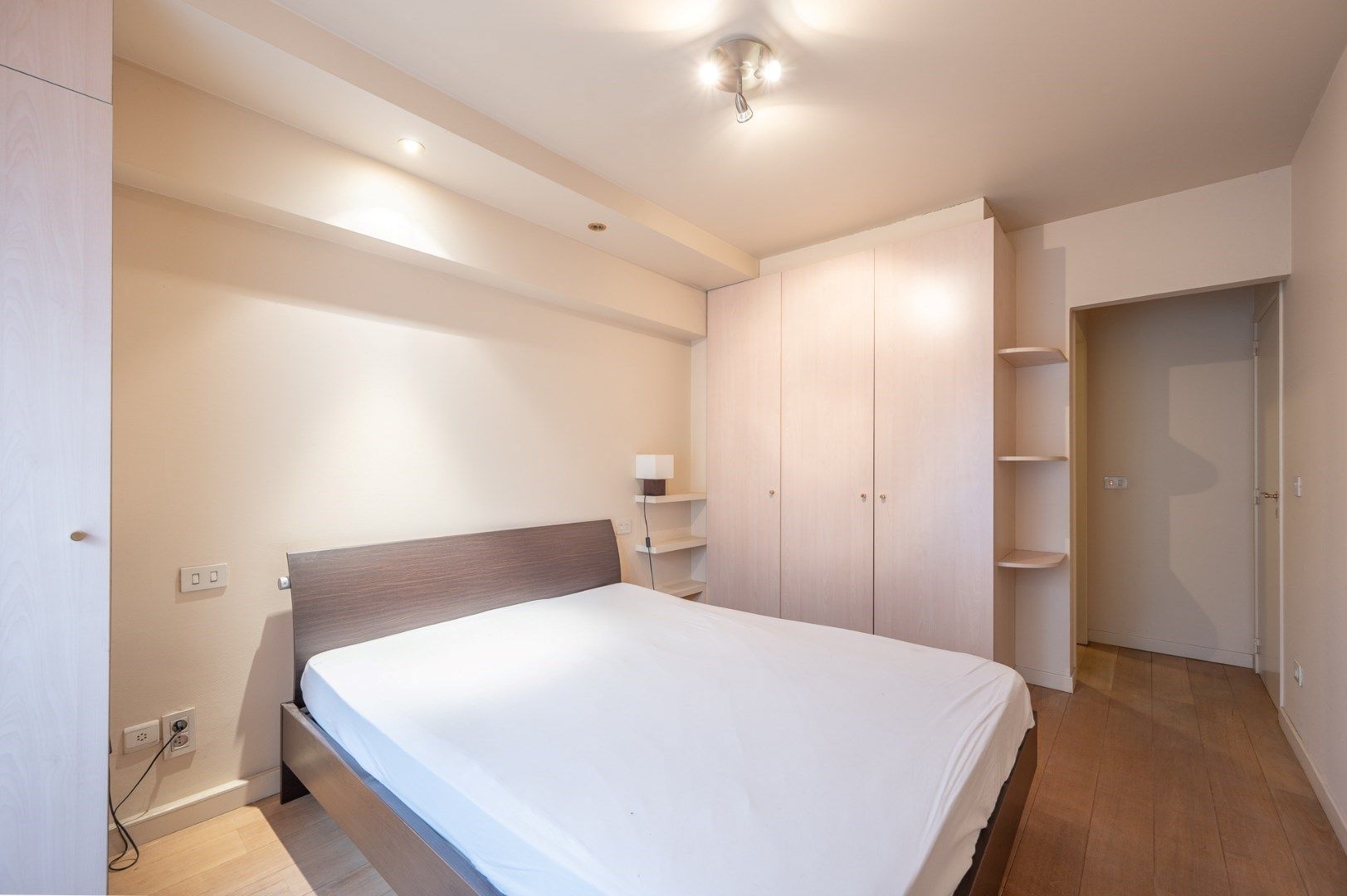 Zeer ruim gemeubeld appartement op wandelafstand van de Zee en de Dumortierlaan! foto 10