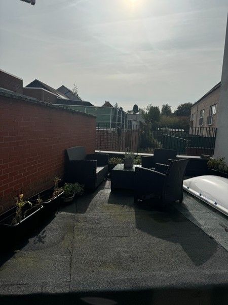 Appartement met 2 slaapkamers en zuid gericht   terras. foto 4