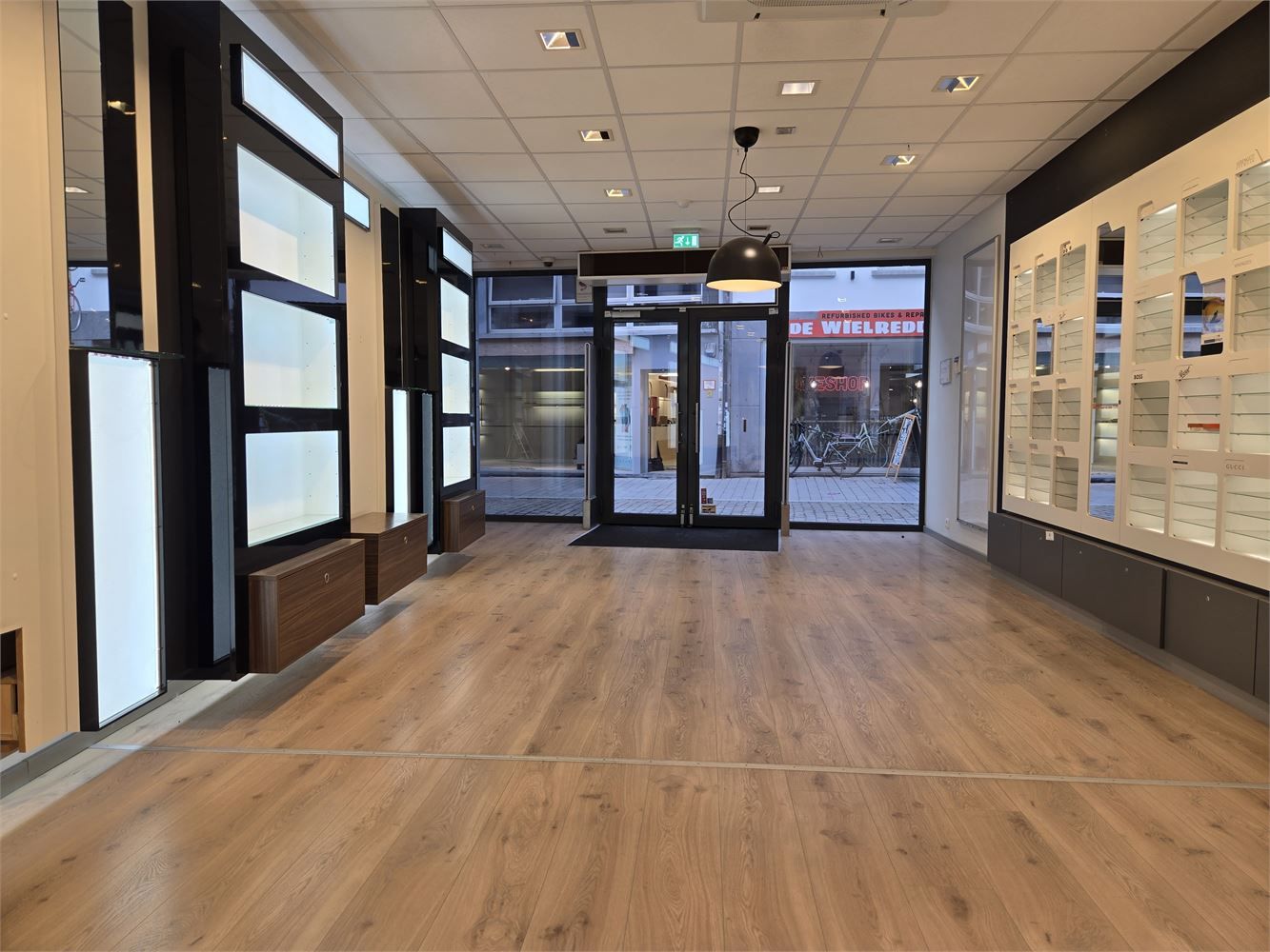 Ruim handelspand met brede vitrine in hartje Lier foto 6