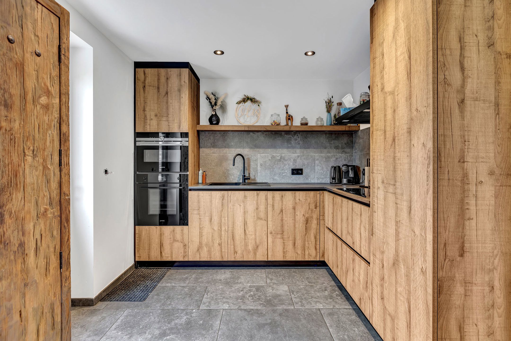 Instapklare woning in verkeersluwe straat foto 7