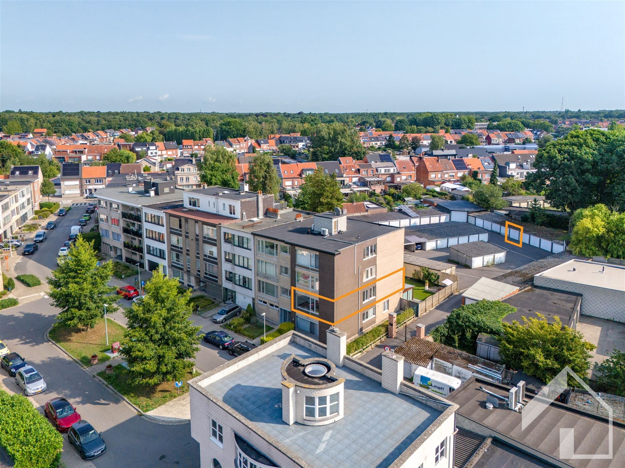 Ruim op te frissen 3-slaapkamerappartement met garage  foto 15