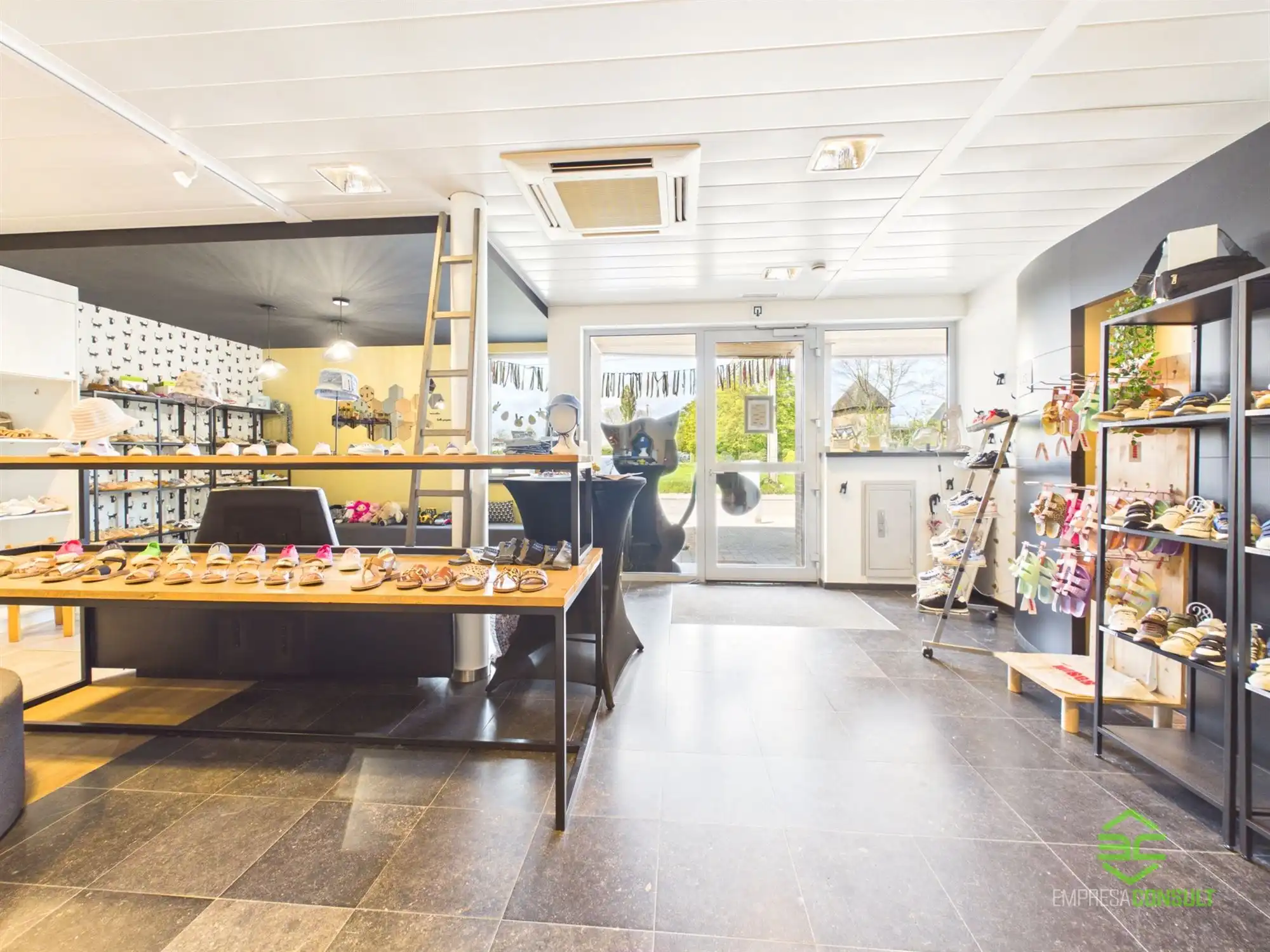 Handelsruimte van 125m² aan doorgaande weg in Budingen! foto 6
