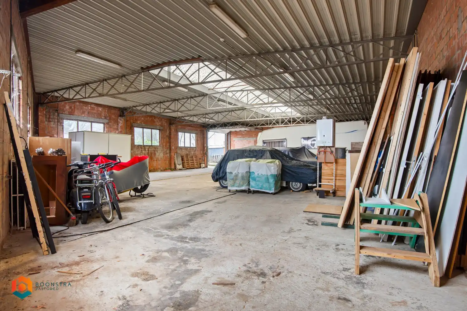 Ruime opslagplaats +- 330 m² foto 7